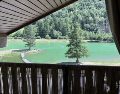 Joli studio avec vue sur le lac de Bozel, face à la Vanoise.