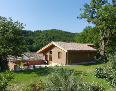 Le gîte de Poet-Celard/ Nature et convivialité