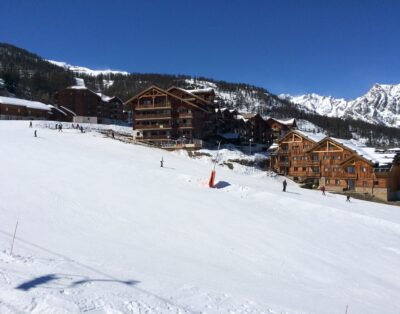 Appartements 4/6, 6/8 et 8/10 personnes – Directement sur les pistes et Piscine – 1800m