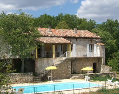 Grand gîte isolé dans la nature sauvage